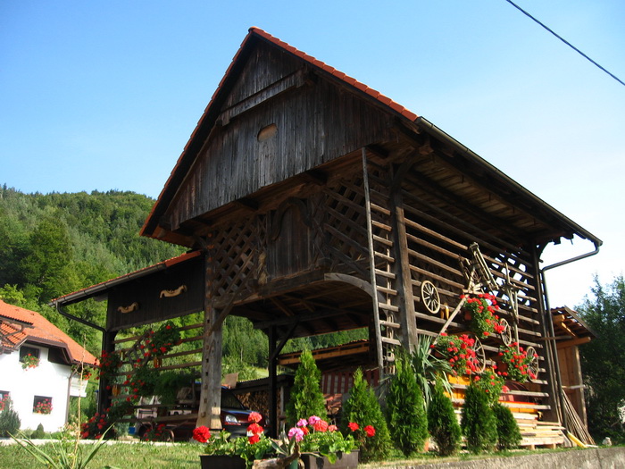 Átlagos vidéki garázs Szlovéniában